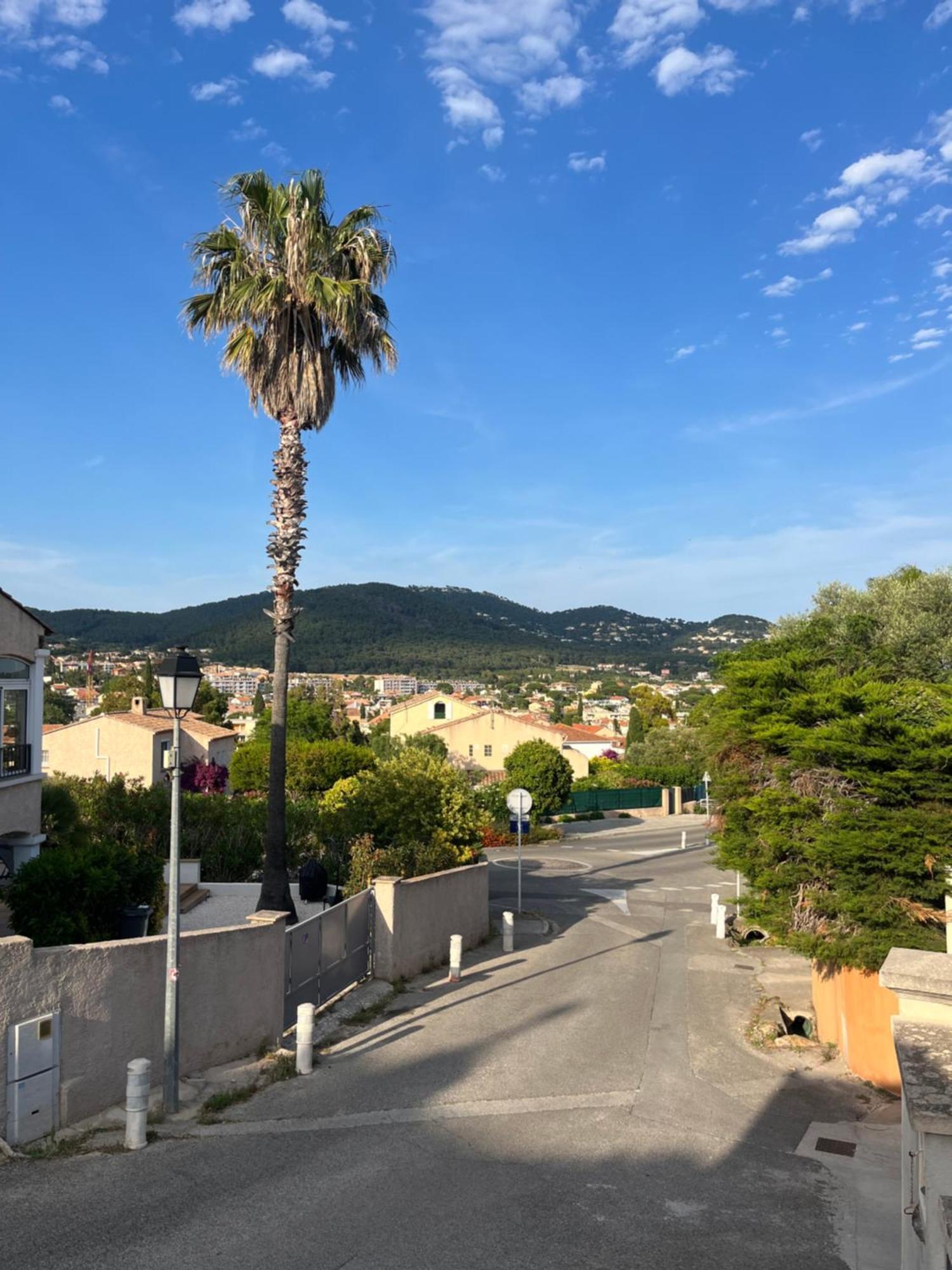 Charmant Bas De Villa Avec Terrasse A Proximite De La Plage Et Du Port Carqueiranne Exterior foto